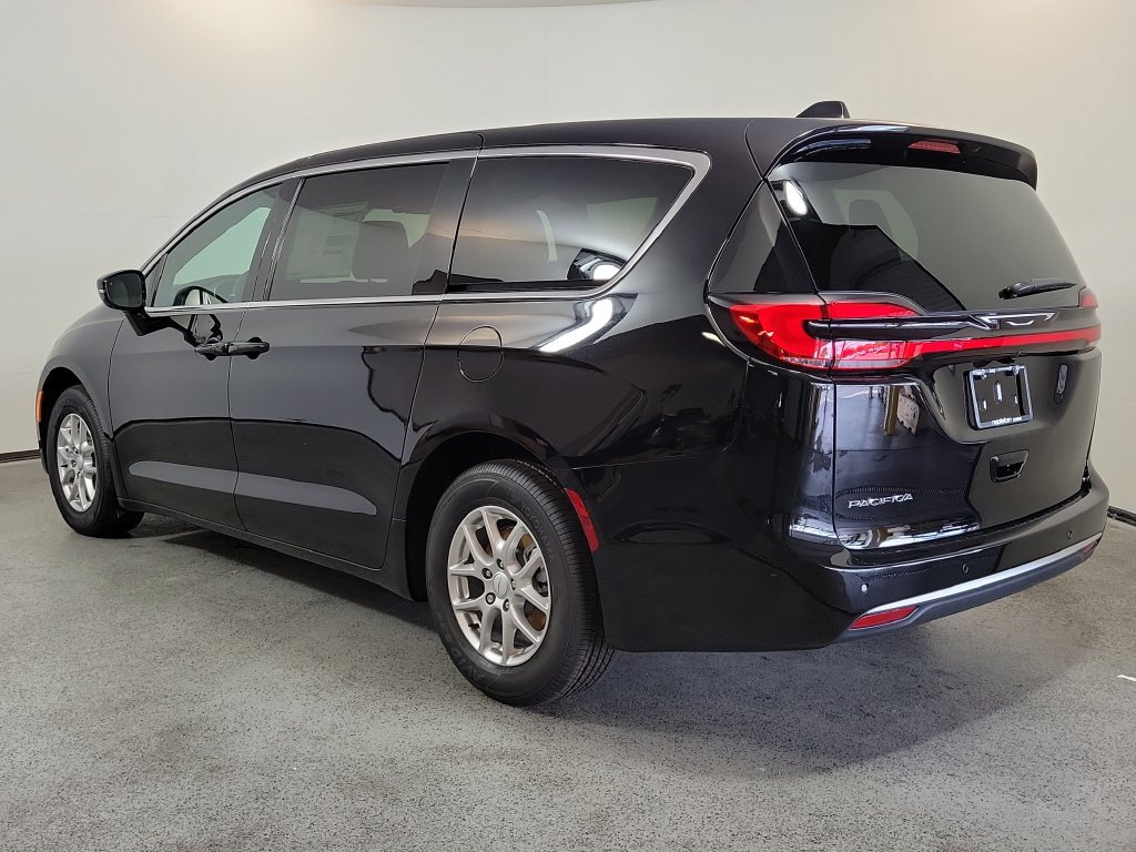 New 2027 Chrysler Pacifica Select FWD image 5