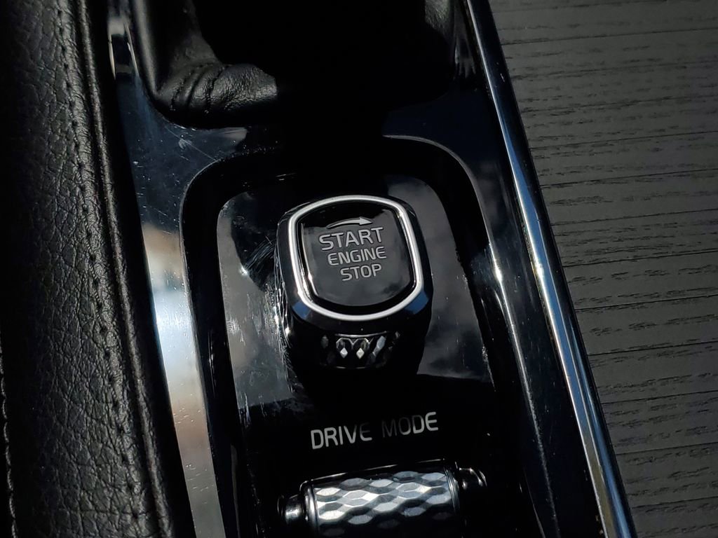 Used 2020 Volvo XC90 T6 Momentum w/ Protection Package Premier image 31