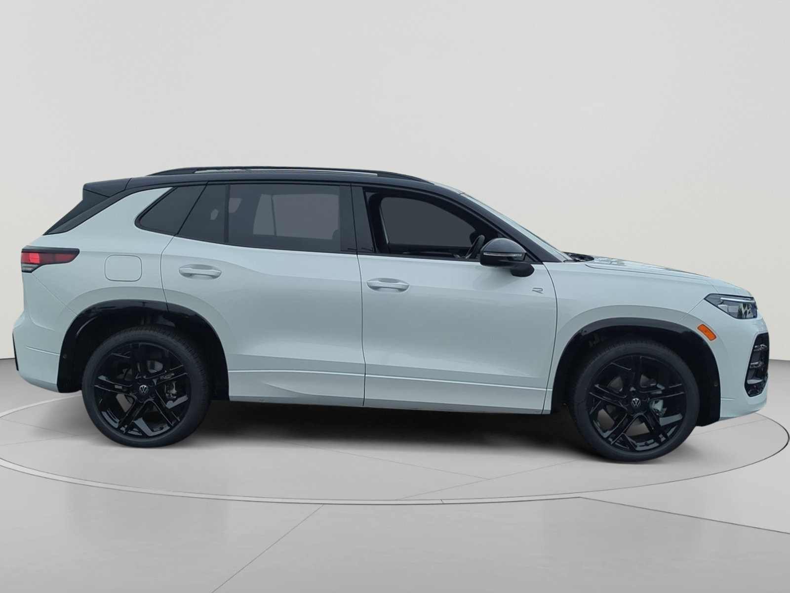 New 2026 Volkswagen Tiguan SE R-Line FWD image 6