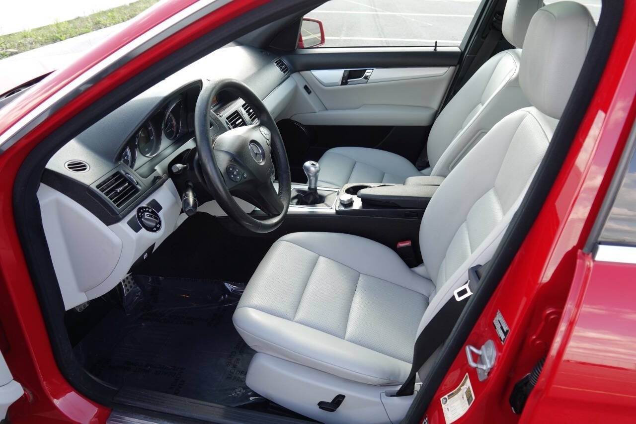 Used 2010 Mercedes-Benz C 300 Sedan image 6