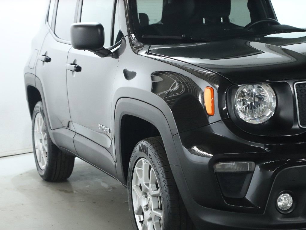Used 2023 Jeep Renegade Latitude w/ Premium Group image 8
