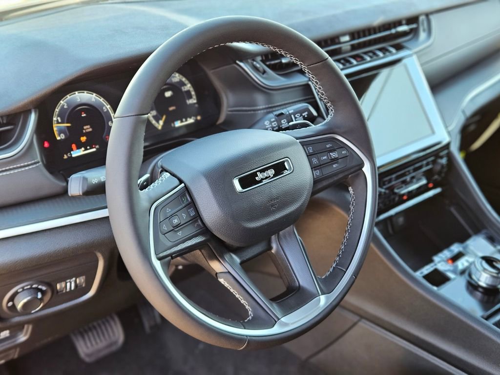 New 2025 Jeep Grand Cherokee Laredo X w/ Luxury Tech Group I image 19