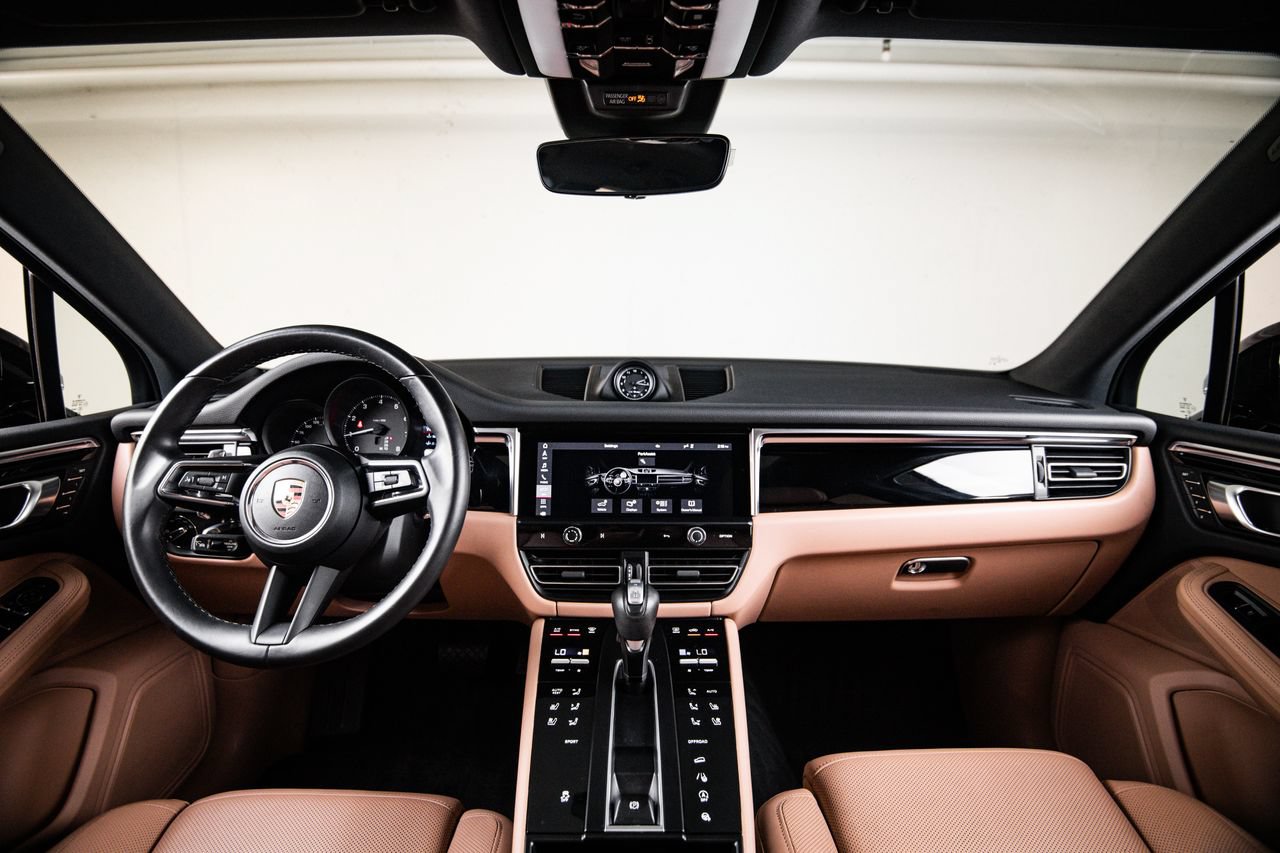 Certified 2023 Porsche Macan AWD/4WD image 25