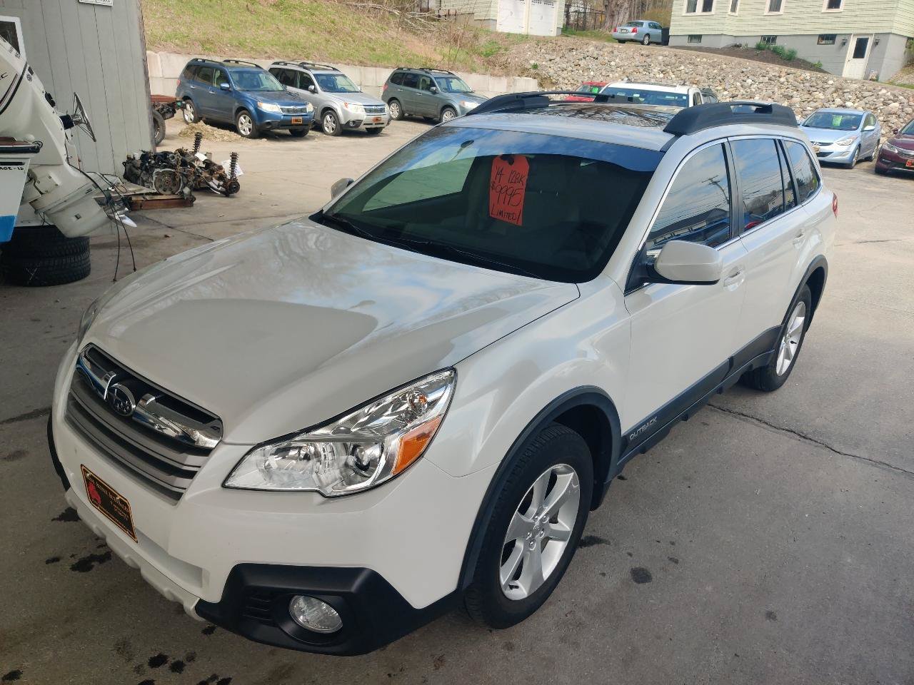 Used 2014 Subaru Outback 2.5i Limited w/ Moonroof Package AWD/4WD image 2