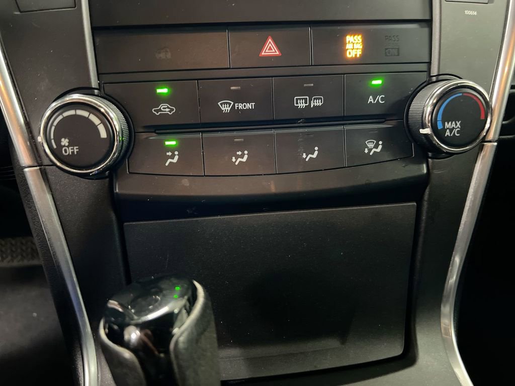 Used 2017 Toyota Camry SE FWD image 16