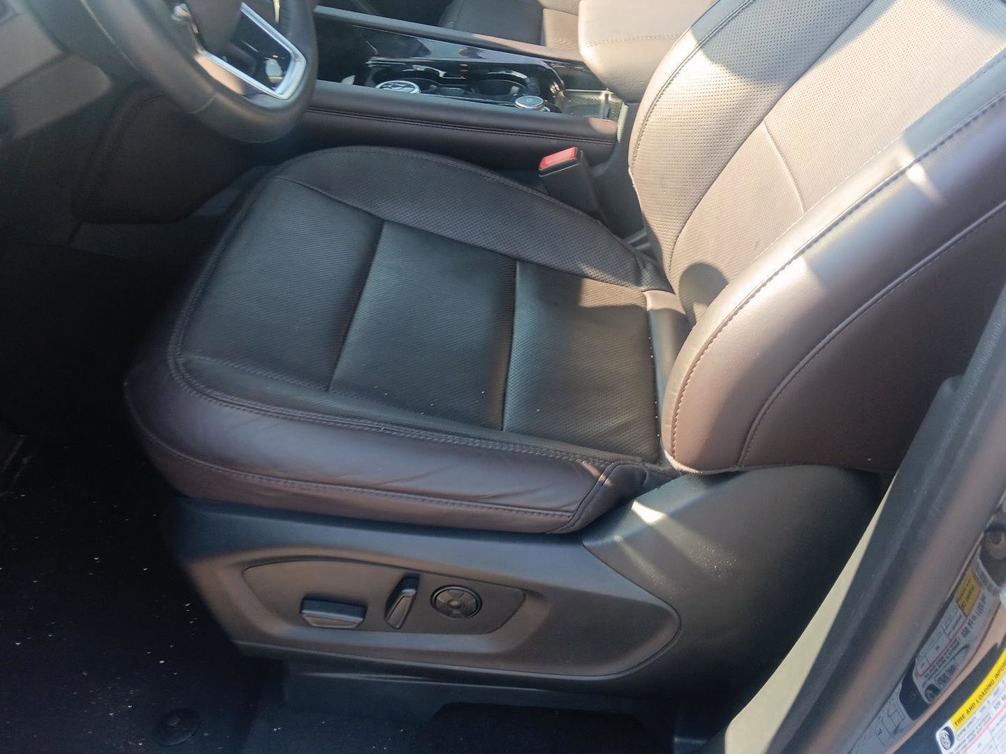 Used 2025 Ford Explorer Platinum w/ LUX Leather Package AWD/4WD image 14