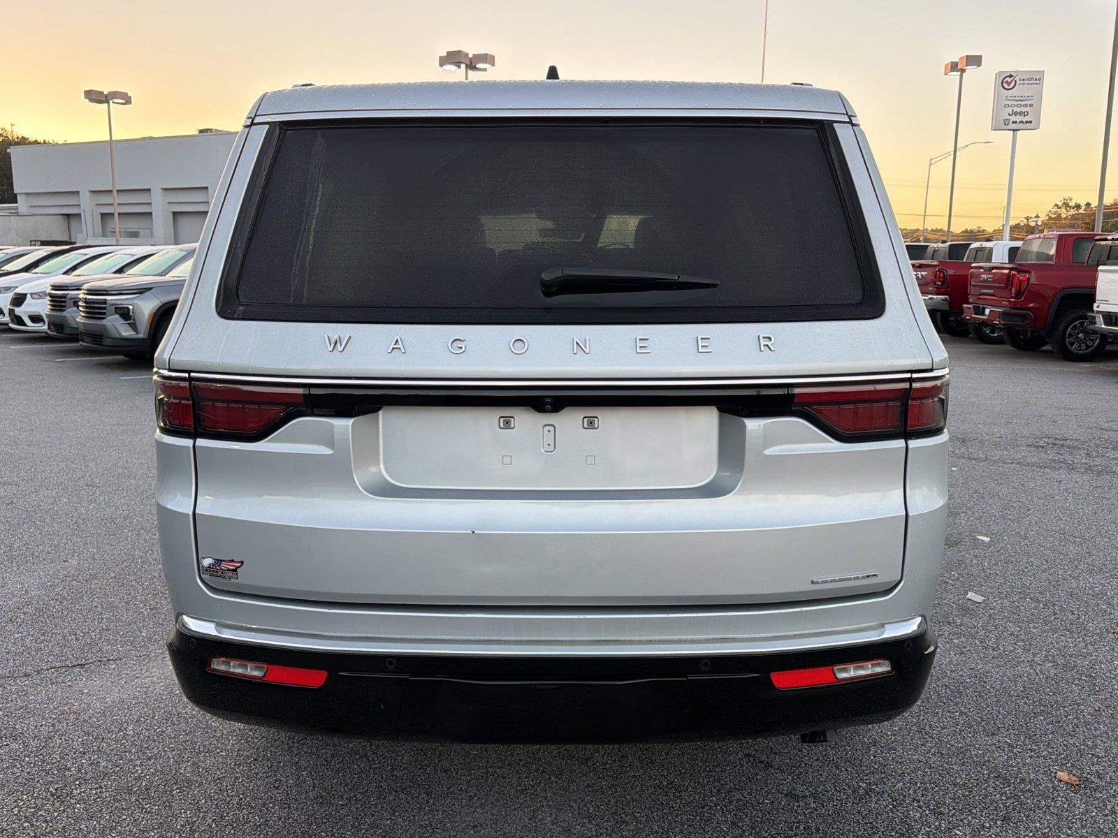 Used 2024 Jeep Wagoneer Series II w/ Flexible Seating Group RWD image 6