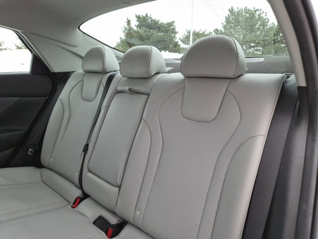 Used 2023 Hyundai Elantra Limited image 28