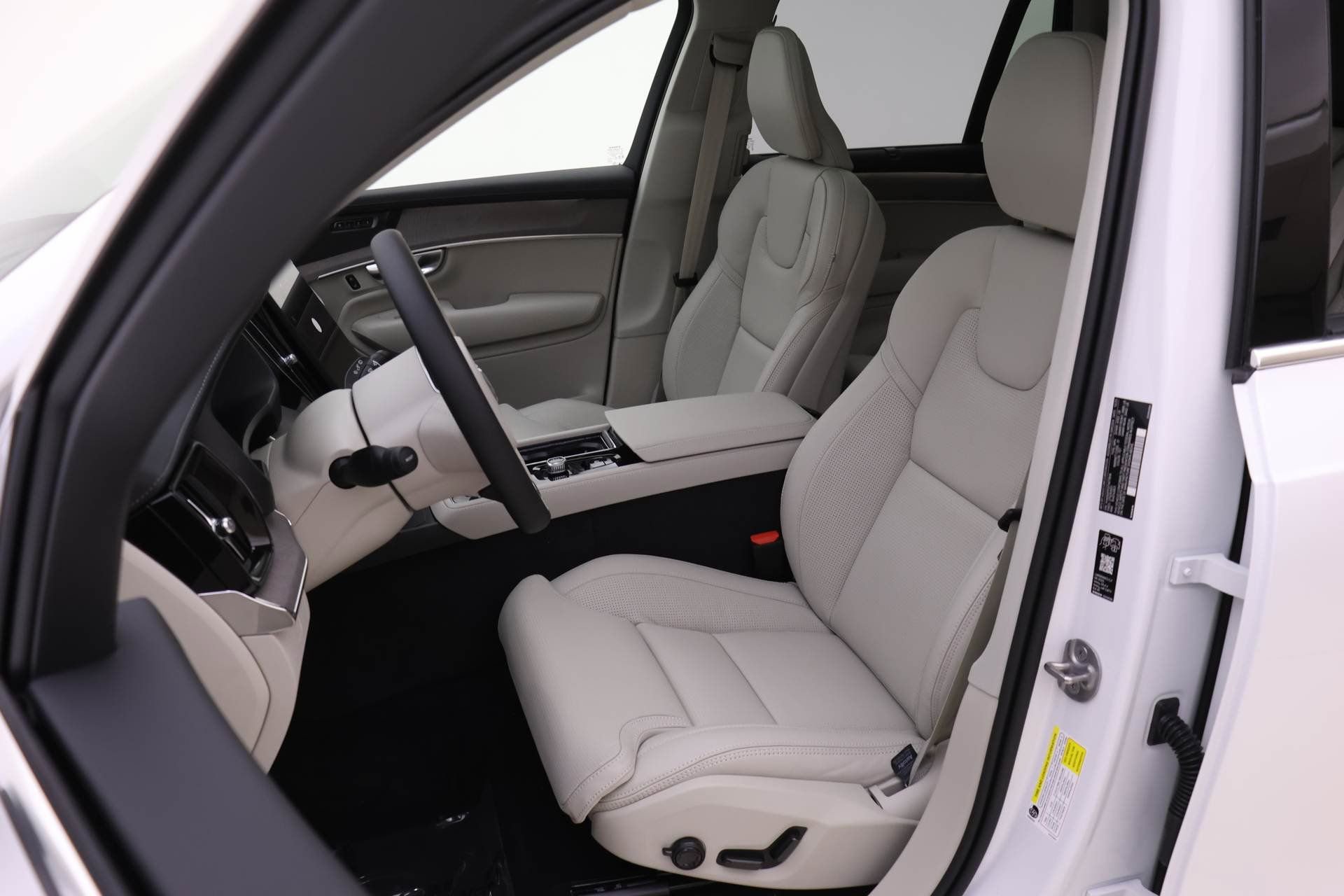 New 2026 Volvo XC90 B6 Ultra w/ Protection Package image 7