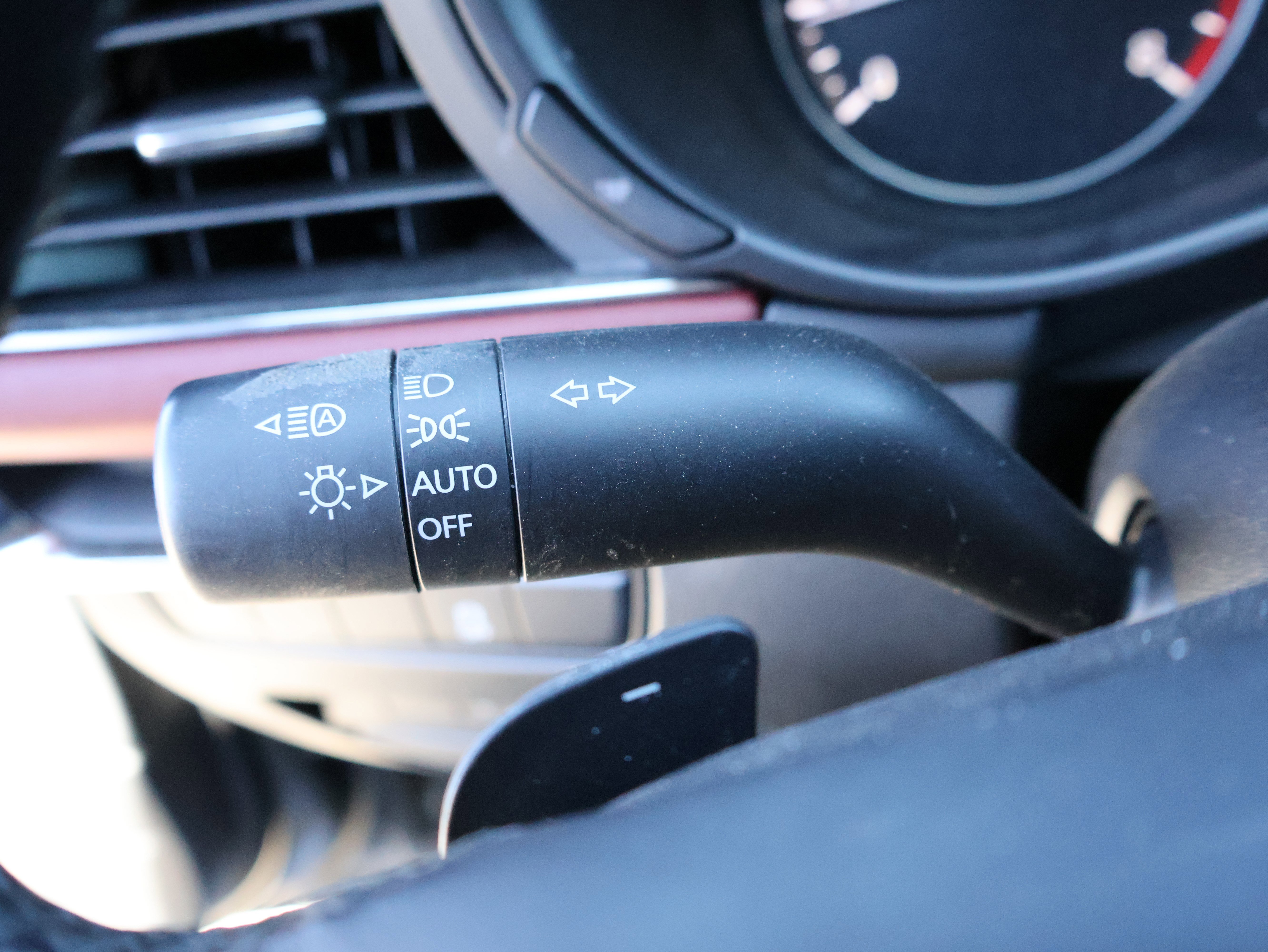 Used 2023 MAZDA MAZDA3 s image 32