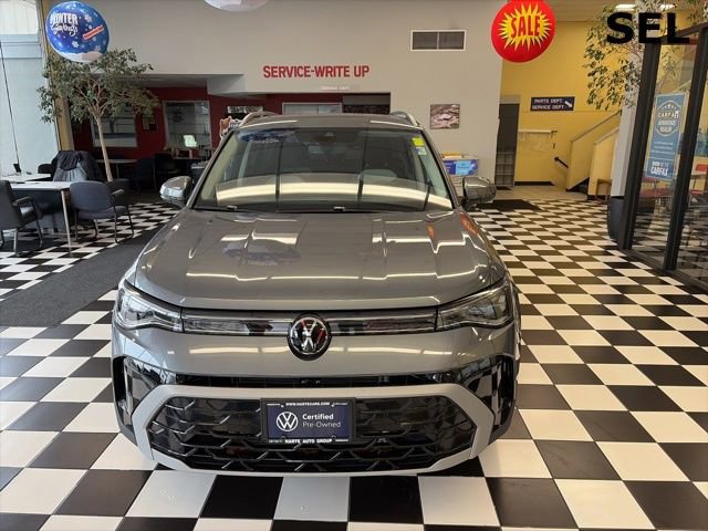 Certified 2025 Volkswagen Taos SEL image 3