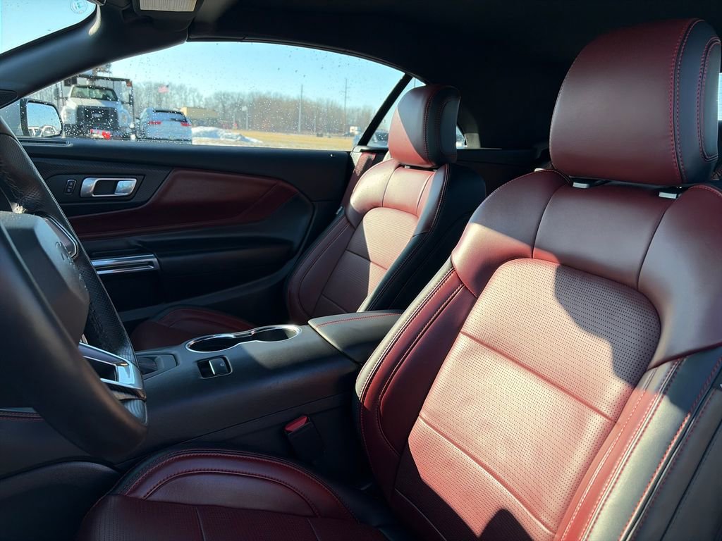Used 2025 Ford Mustang Premium image 19
