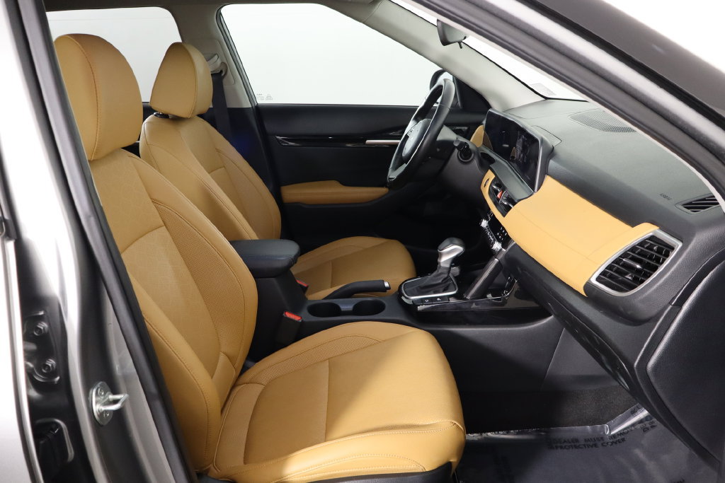 Used 2024 Kia Seltos EX FWD image 18