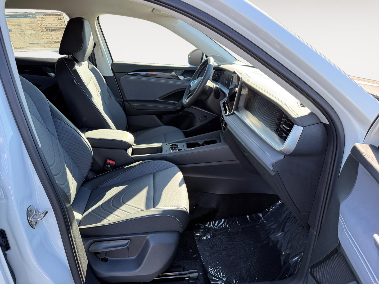 New 2026 Volkswagen Tiguan SE FWD image 19