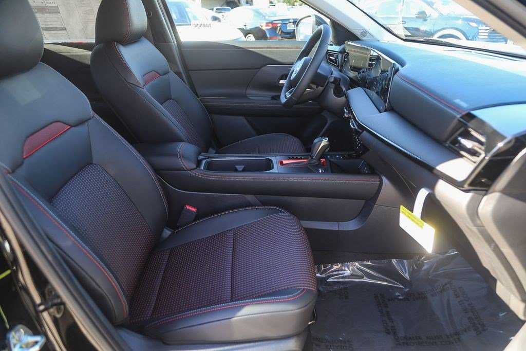 New 2026 Nissan Kicks SR FWD image 17