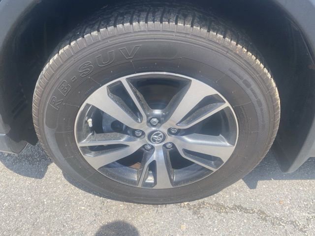 Used 2018 Toyota RAV4 XLE AWD/4WD image 10