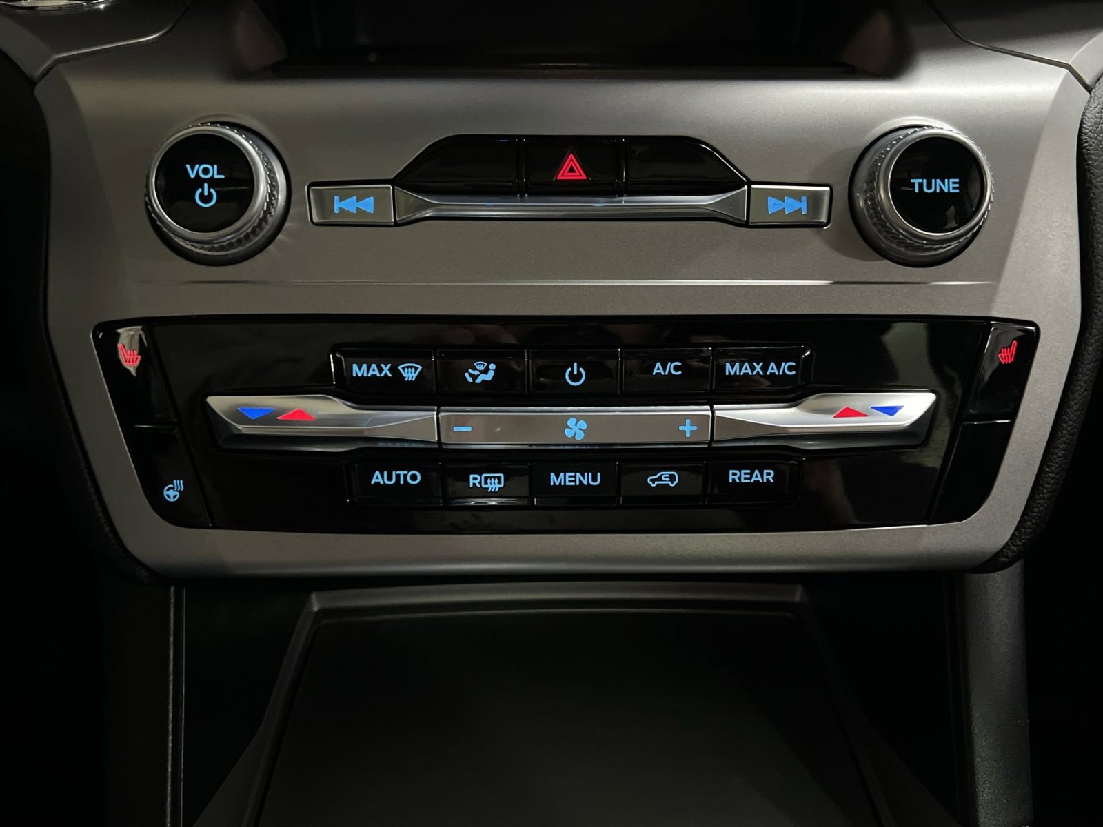 Used 2022 Ford Explorer XLT w/ Equipment Group 202A image 21