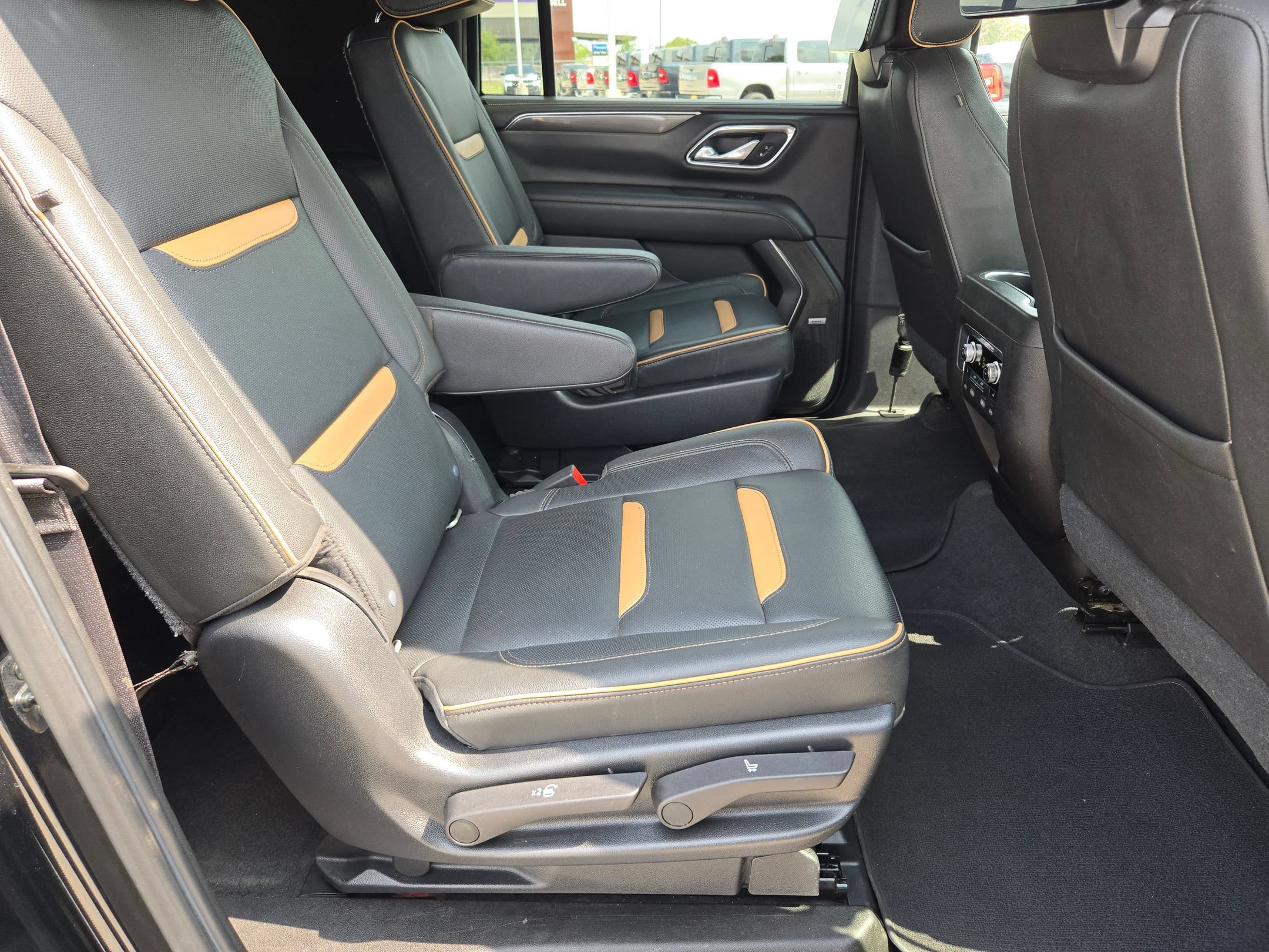 Used 2021 GMC Yukon XL AT4 w/ AT4 Premium Package AWD/4WD image 26