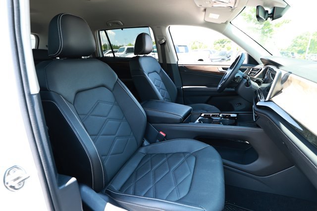 Used 2025 Volkswagen Atlas SE w/ Black Wheel Package FWD image 26