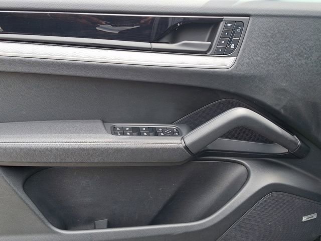 Used 2024 Porsche Cayenne AWD/4WD image 13