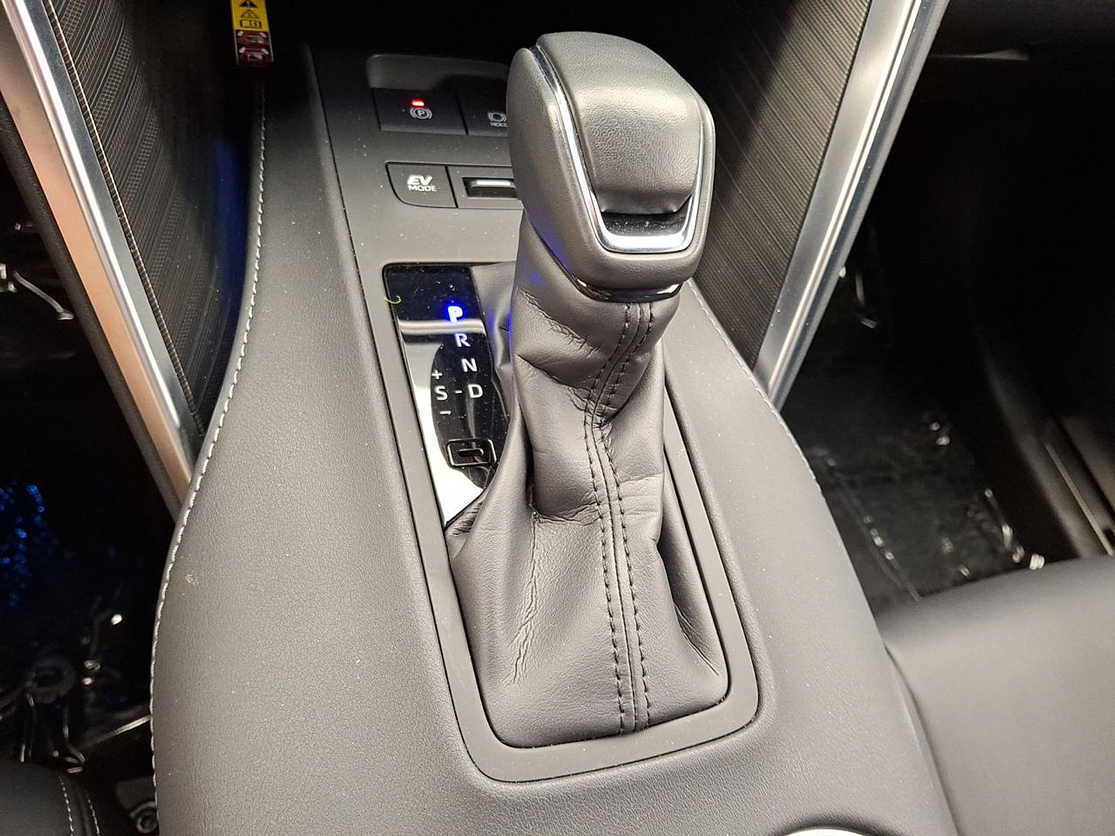 Certified 2024 Toyota Venza Nightshade image 12