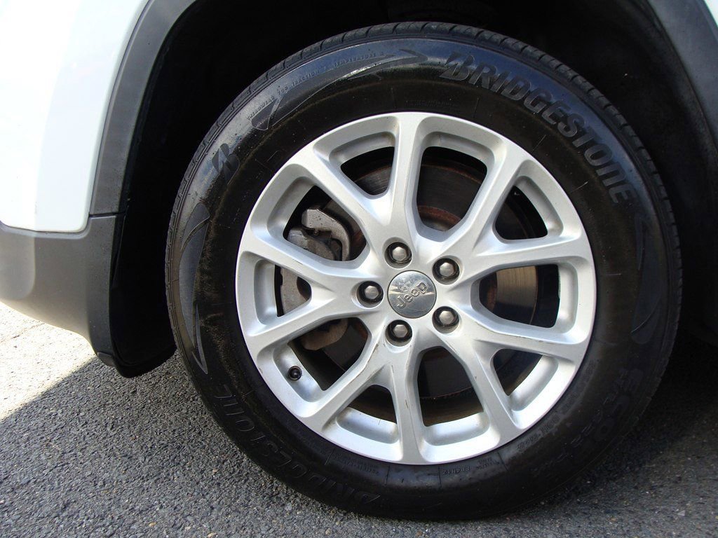 Used 2017 Jeep Cherokee Sport image 27