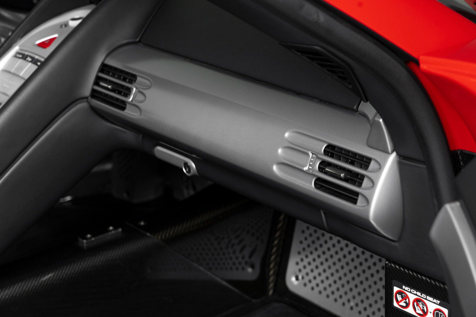 Used 2004 Porsche Carrera GT RWD image 35
