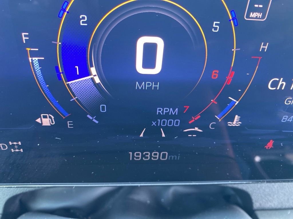 Used 2025 Chevrolet Traverse LT w/ Midnight/Sport Edition image 5