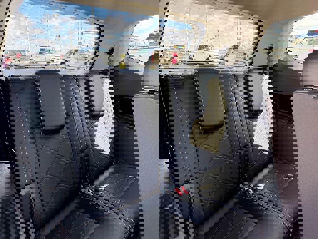 Used 2025 Volkswagen Atlas SE image 19