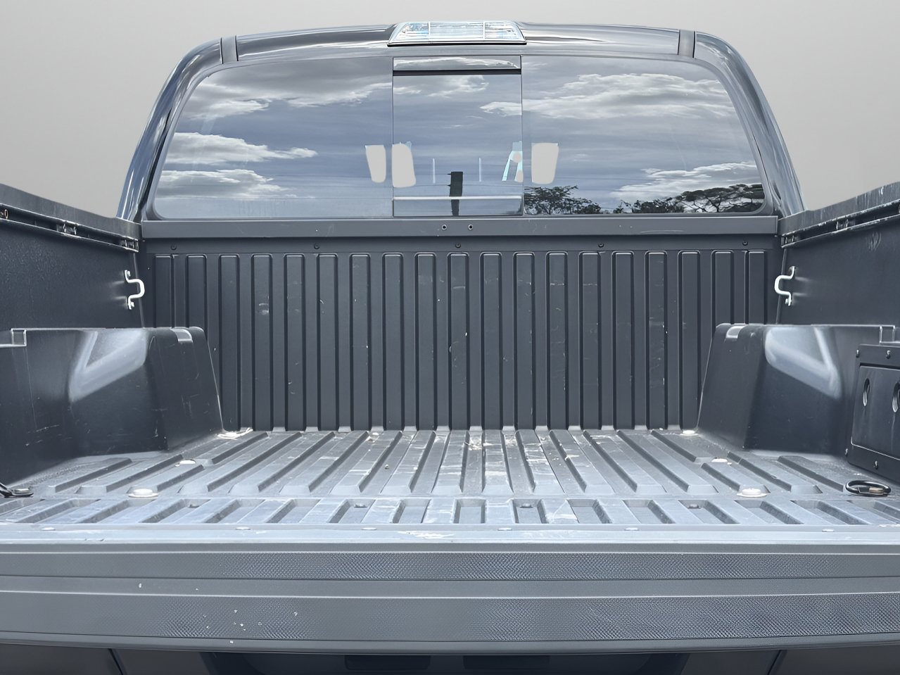 Used 2023 Toyota Tacoma SR5 w/ Technology Package AWD/4WD image 8