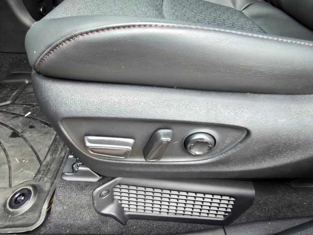 Used 2026 Toyota Sienna Limited image 16