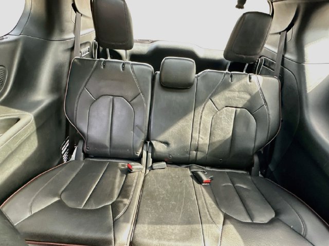 Used 2020 Chrysler Pacifica Limited FWD image 30