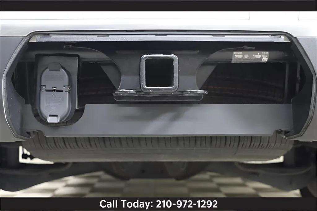 Used 2024 Chevrolet Tahoe High Country w/ Advanced Technology Package image 42