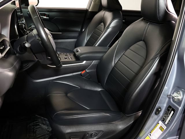 Used 2024 Toyota Highlander XLE AWD/4WD image 4