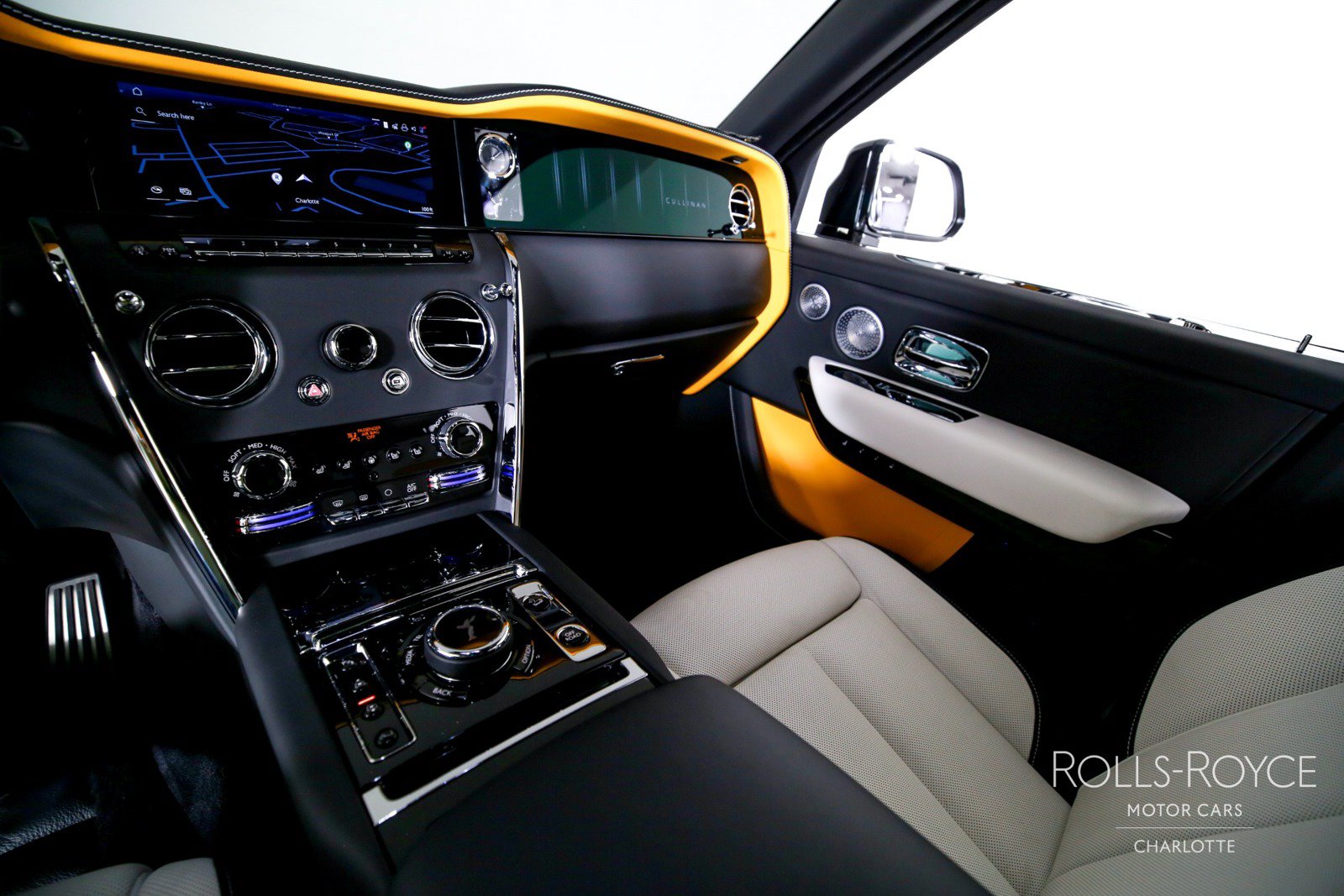 Used 2025 Rolls-Royce Cullinan AWD/4WD image 15