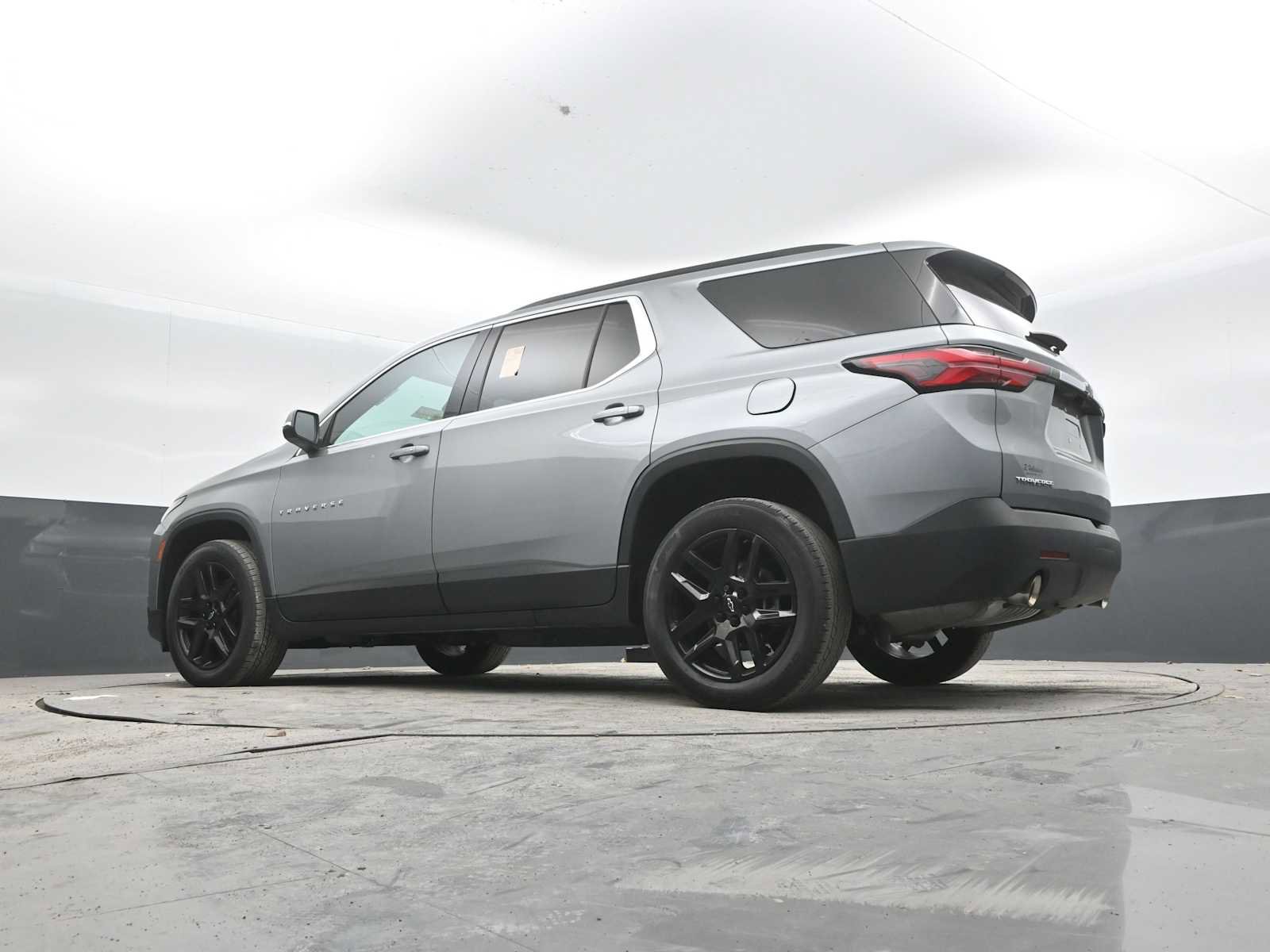 Used 2023 Chevrolet Traverse LT FWD image 23