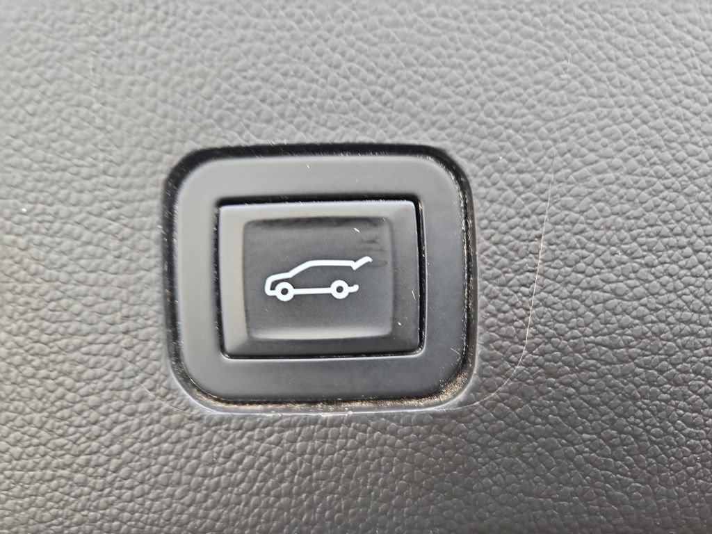 Used 2018 Chevrolet Traverse LT AWD/4WD image 16