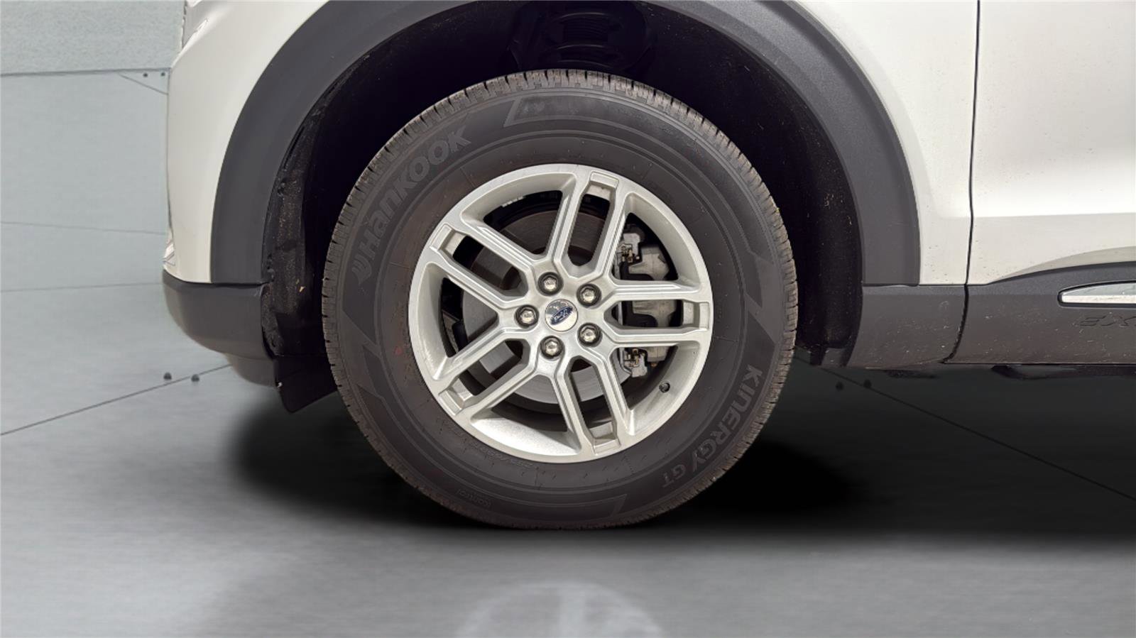 Used 2025 Ford Explorer Active AWD/4WD image 29