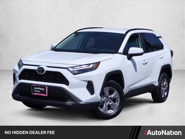 Used 2025 Toyota RAV4 XLE FWD image 1