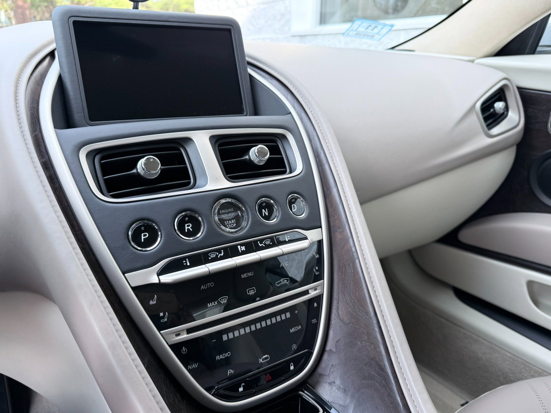 Used 2017 Aston Martin DB11 V12 image 16