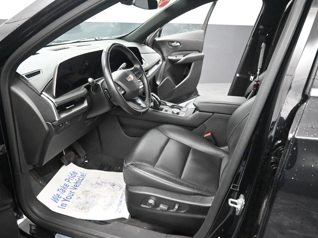 Used 2025 Cadillac XT4 Premium Luxury image 32