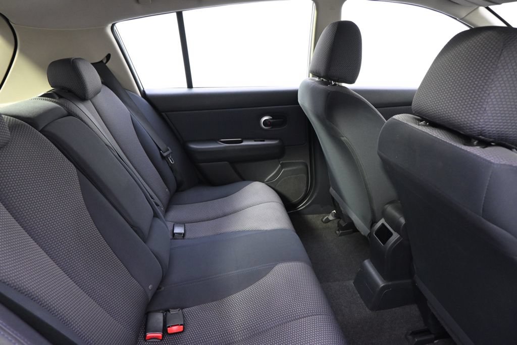 Used 2008 Nissan Versa Hatchback w/ Convenience Pkg FWD image 16