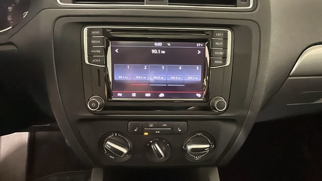 Used 2017 Volkswagen Jetta SE FWD image 22