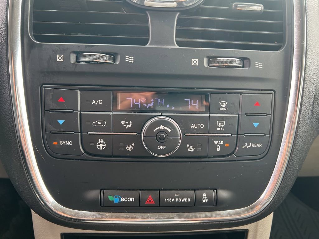 Used 2014 Chrysler Town & Country Touring w/ Trailer Tow Group image 19
