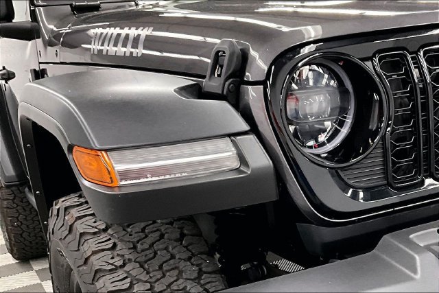 Used 2024 Jeep Wrangler Sport AWD/4WD image 32