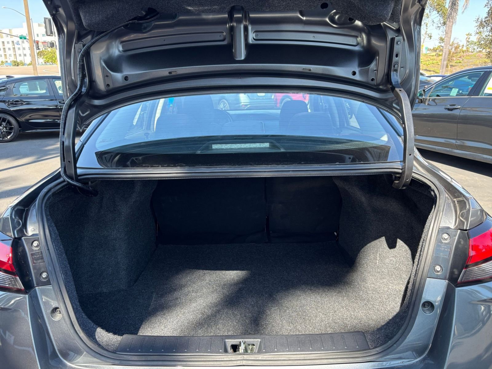 Used 2025 Nissan Versa SV FWD image 29