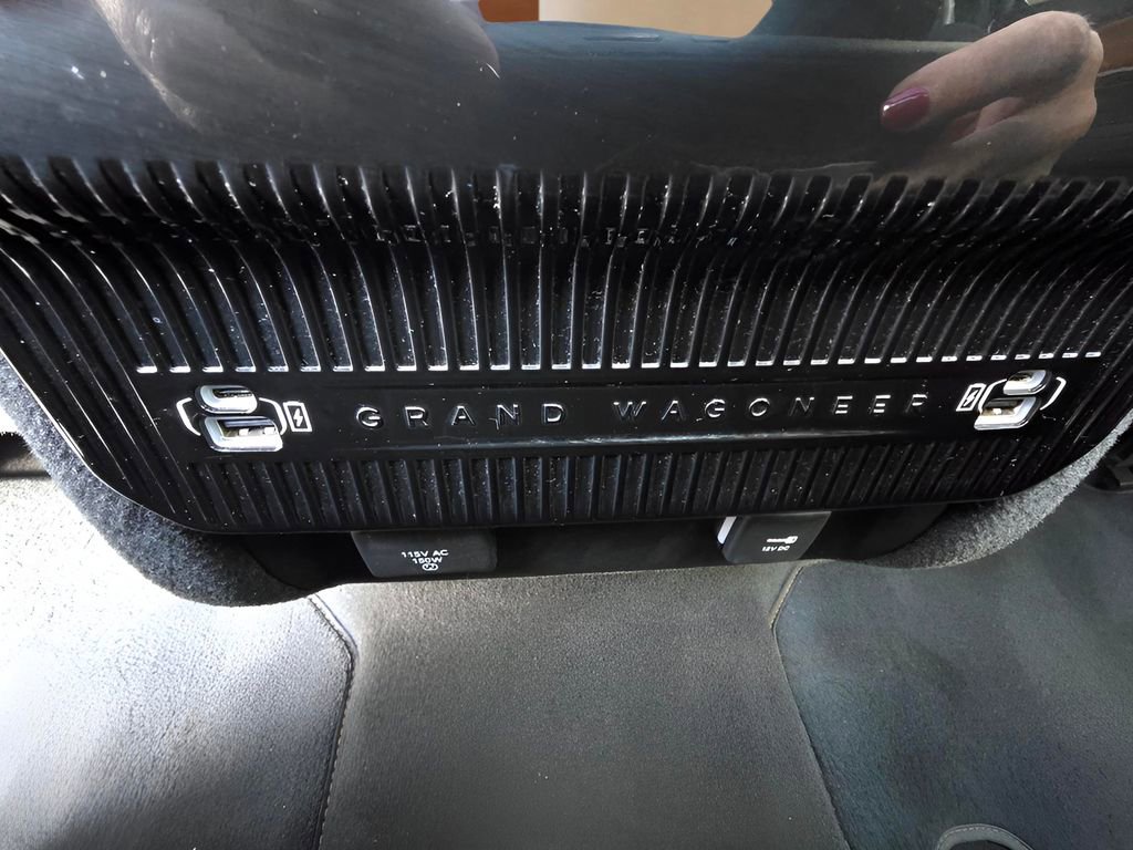 Used 2024 Jeep Grand Wagoneer L Series III AWD/4WD image 77
