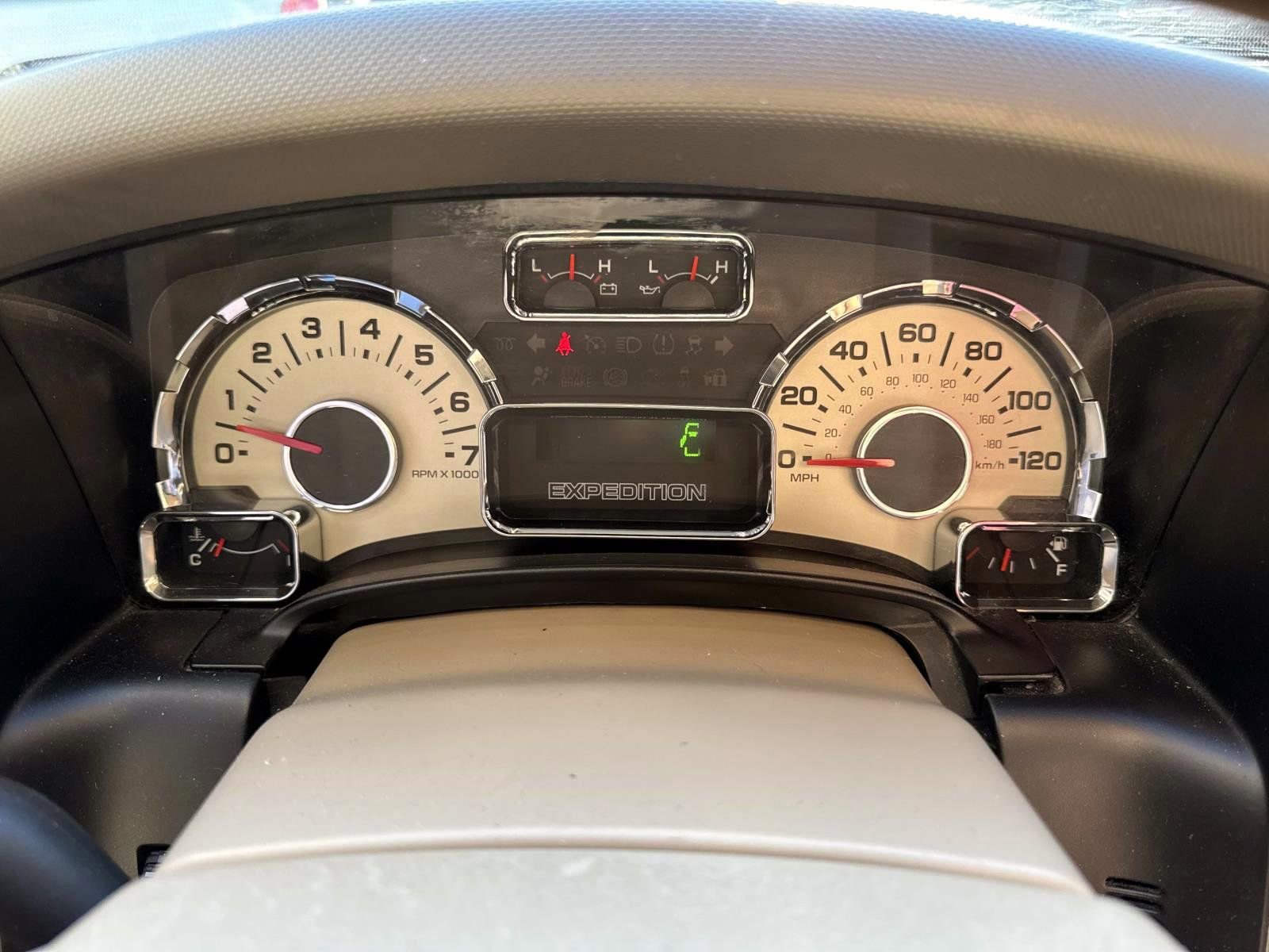 Used 2013 Ford Expedition XLT image 24