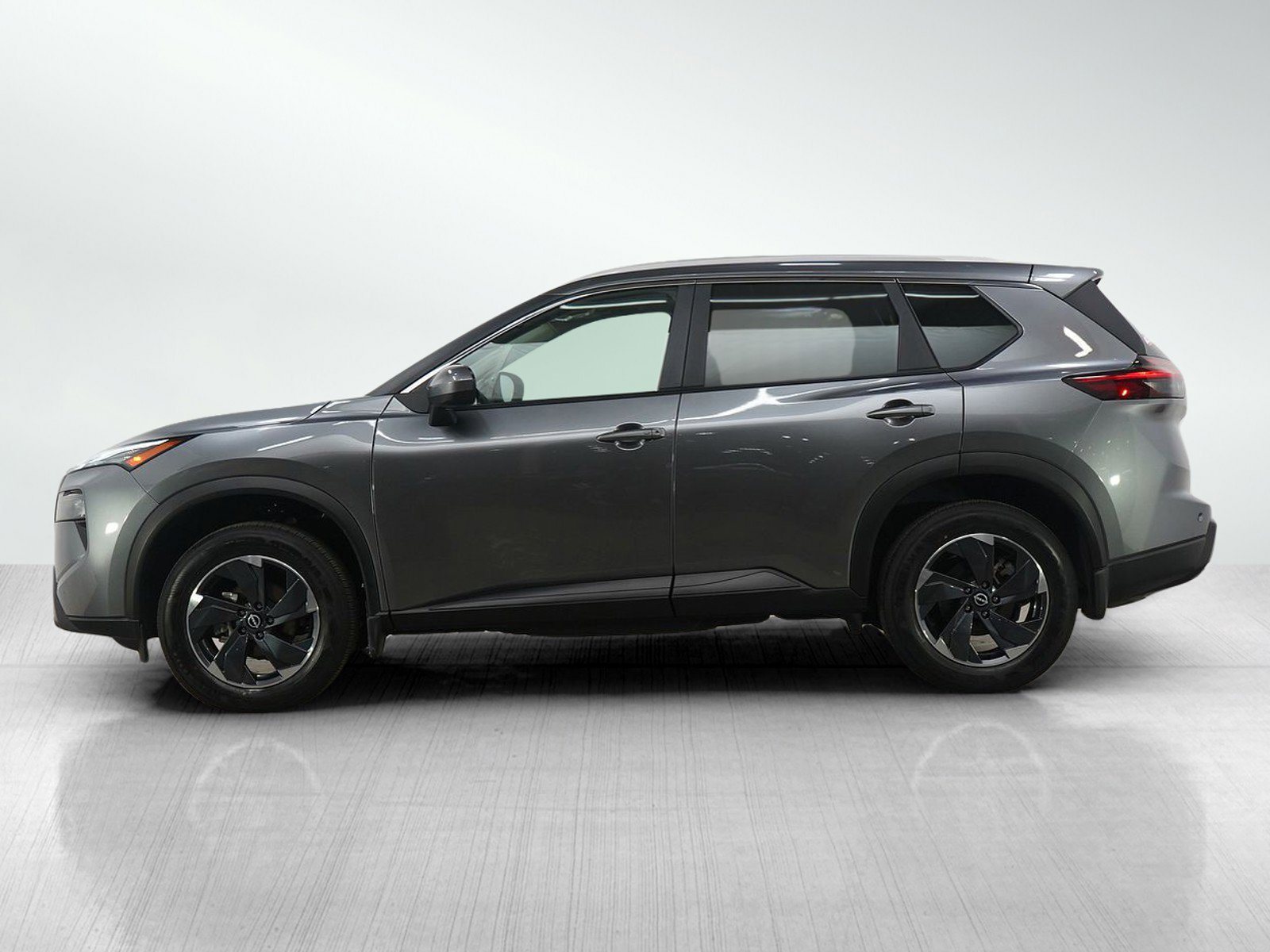 Used 2024 Nissan Rogue SV w/ SV Premium Package image 2