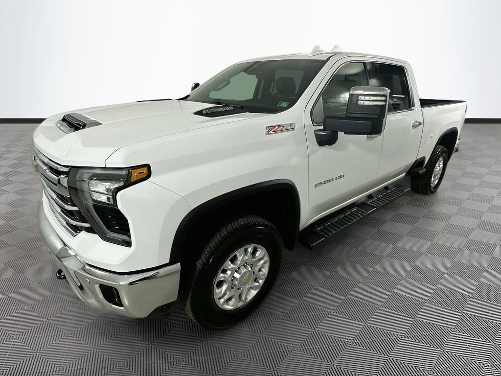 Used 2025 Chevrolet Silverado 2500 LTZ w/ LTZ Premium Package AWD/4WD image 4